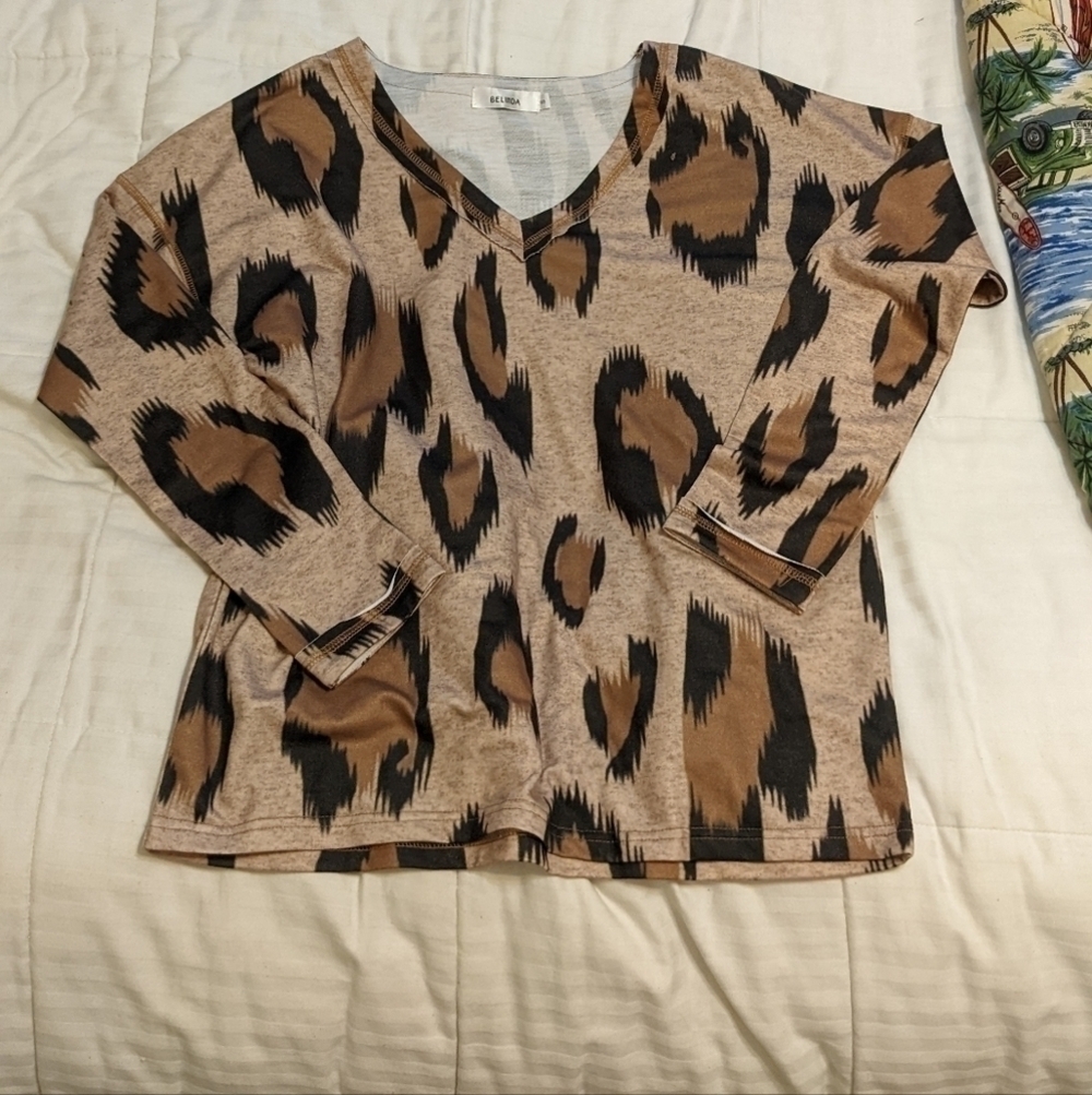 BELINDA long sleeved light sweatshirt size Small
